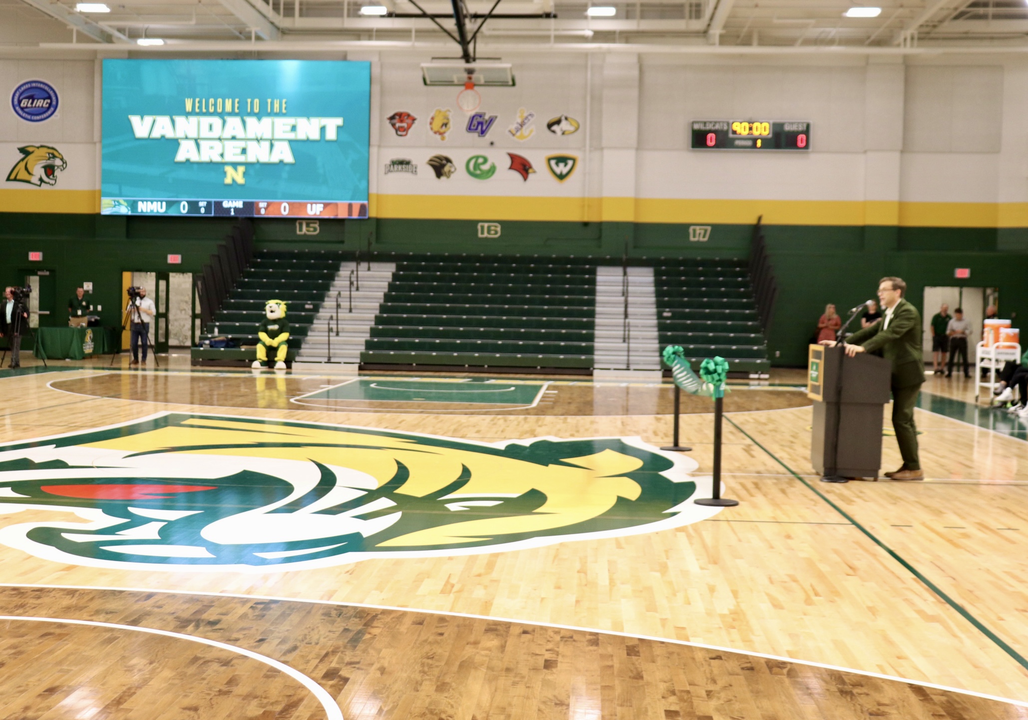 A lengthwise view of the court as President Brock Tessman addresses the audience seated across from him.