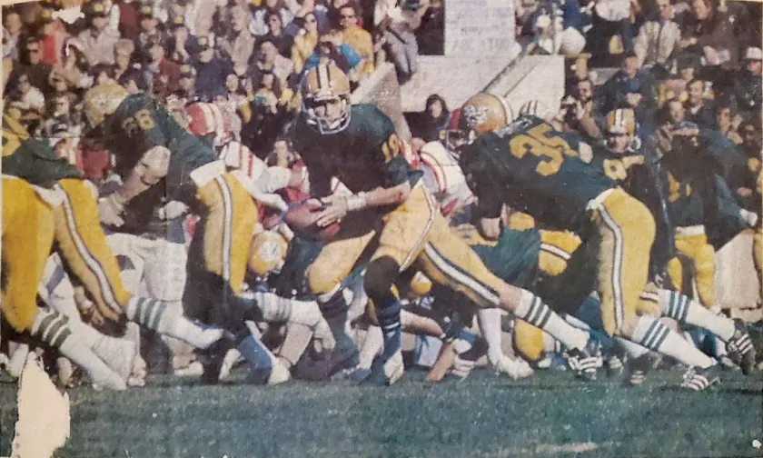NMU quarterback Steve Mariucci hands off to running back Randy Awrey for the game-winning touchdown run against Western Kentucky in the DII championship
