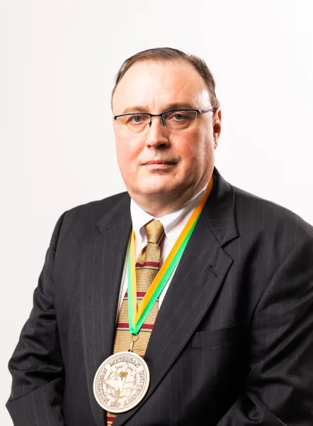 Brunswick wearing the Sam M. Cohodas Endowed Professorship medal