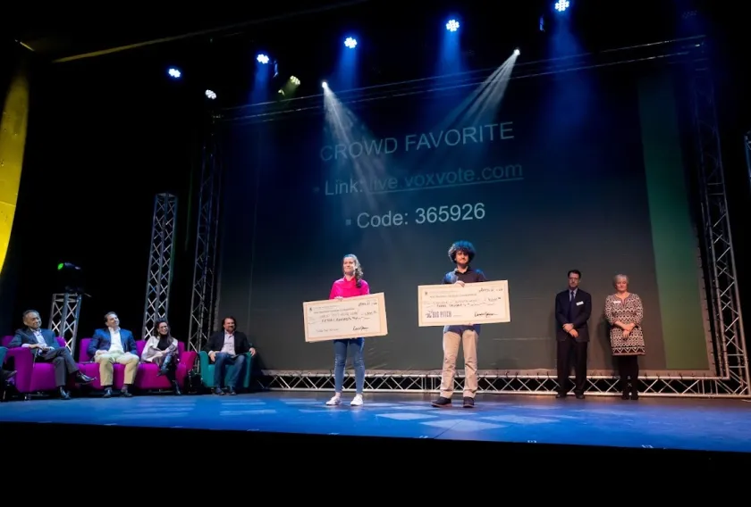 DeNoya and McKaba vying for Crowd Favorite at the competition