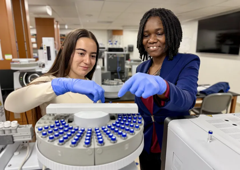 Student Sabrina Mata and visiting AAUW research fellow Justine Nakintu in the NMU Chemistry lab.