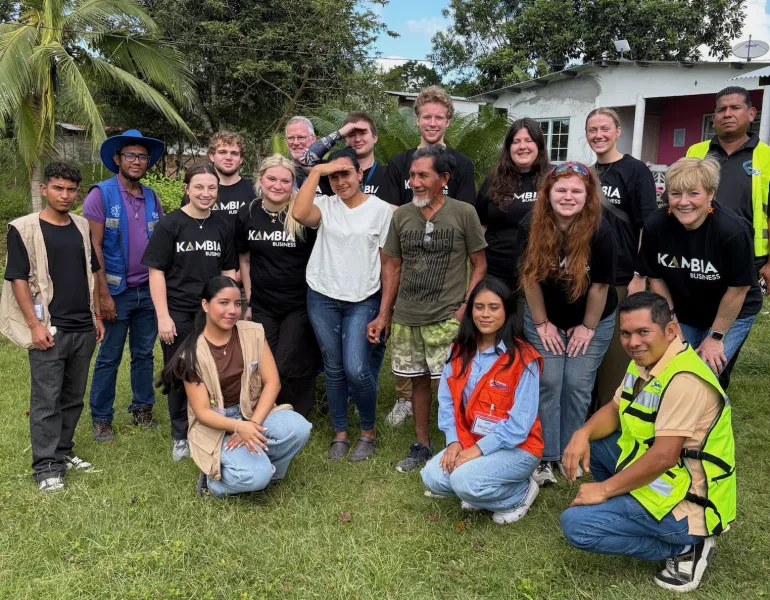 The NMU delegation with Panamanians, including the two clients they worked with: Aida in the white shirt and Jimmy to her right.