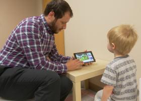 Daar with a BEAR Center client (file photo)