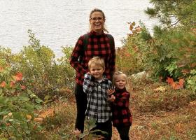 Kusek with her children