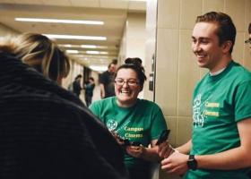 Sarah Kendall (center)