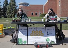 Giesey (right) with Heather Vivian at their Earth Week table in 2021
