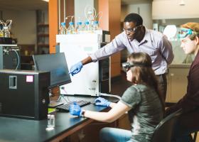 NMU faculty member and students in a medicinal plant chemistry lab.