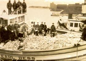 Large commercial catch (Great Lakes Fishery Commission photo)