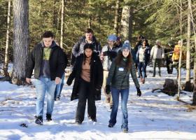 NMU students and Detroit Outdoors participants on a hike at Presque Isle Park